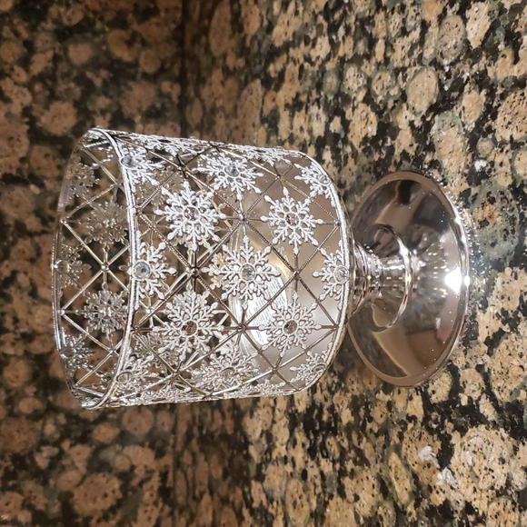 Bath & Body Works Accents Bbw Geo Snowflake Pedestal 3 Wick Candle